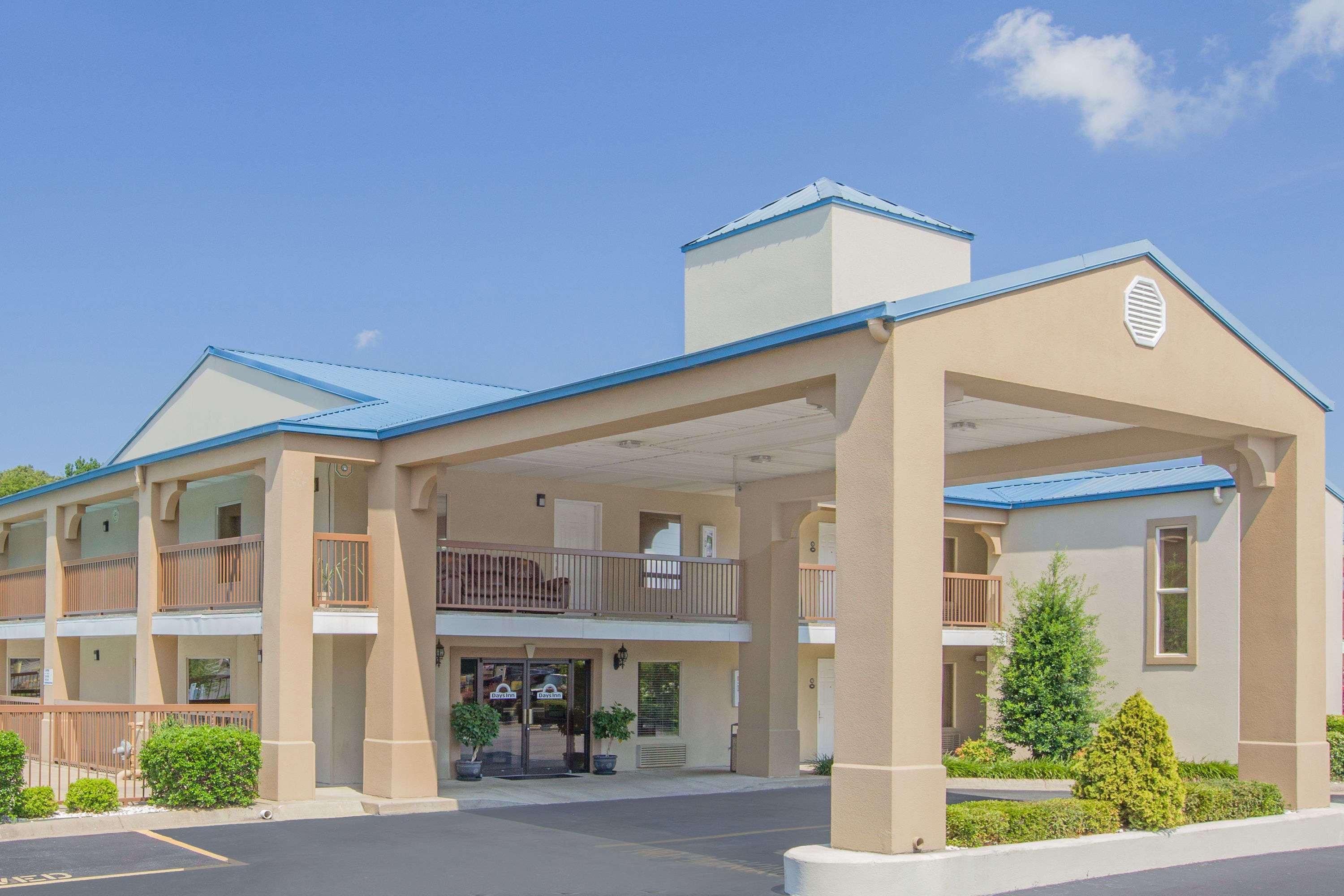 Days Inn & Suites By Wyndham Pine Bluff Exterior foto