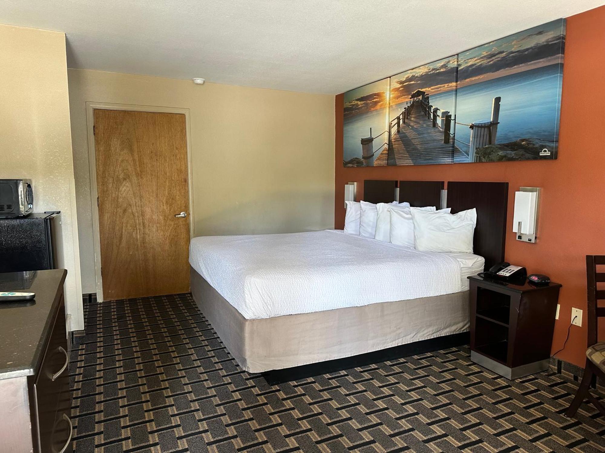 Days Inn & Suites By Wyndham Pine Bluff Exterior foto