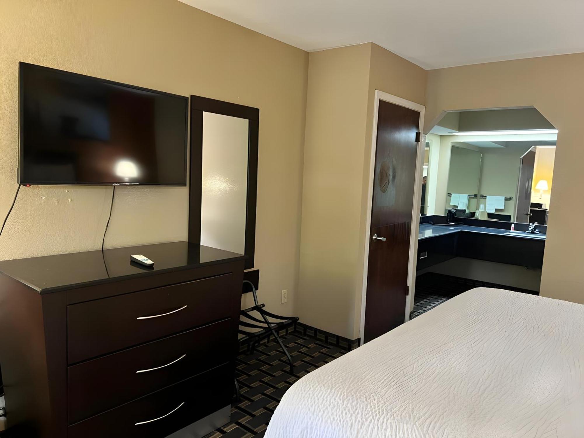 Days Inn & Suites By Wyndham Pine Bluff Exterior foto