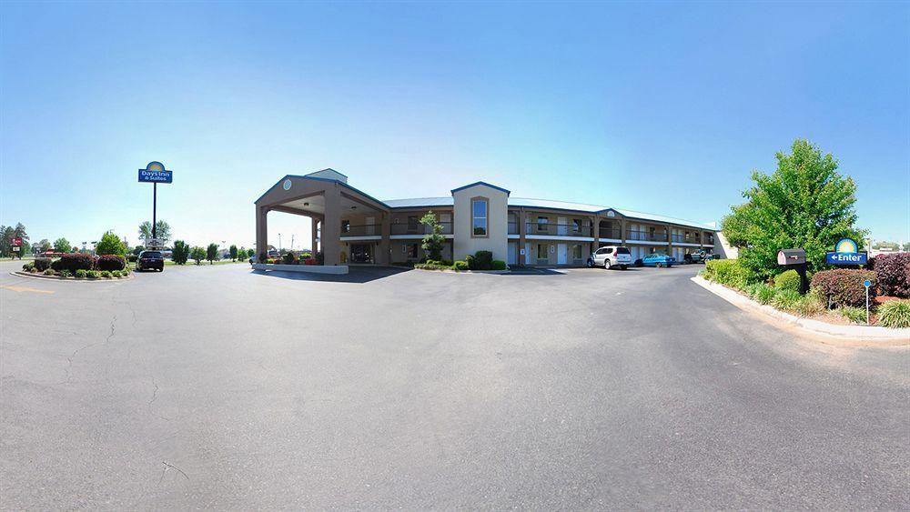 Days Inn & Suites By Wyndham Pine Bluff Exterior foto