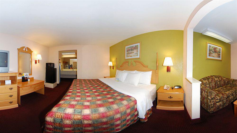 Days Inn & Suites By Wyndham Pine Bluff Exterior foto